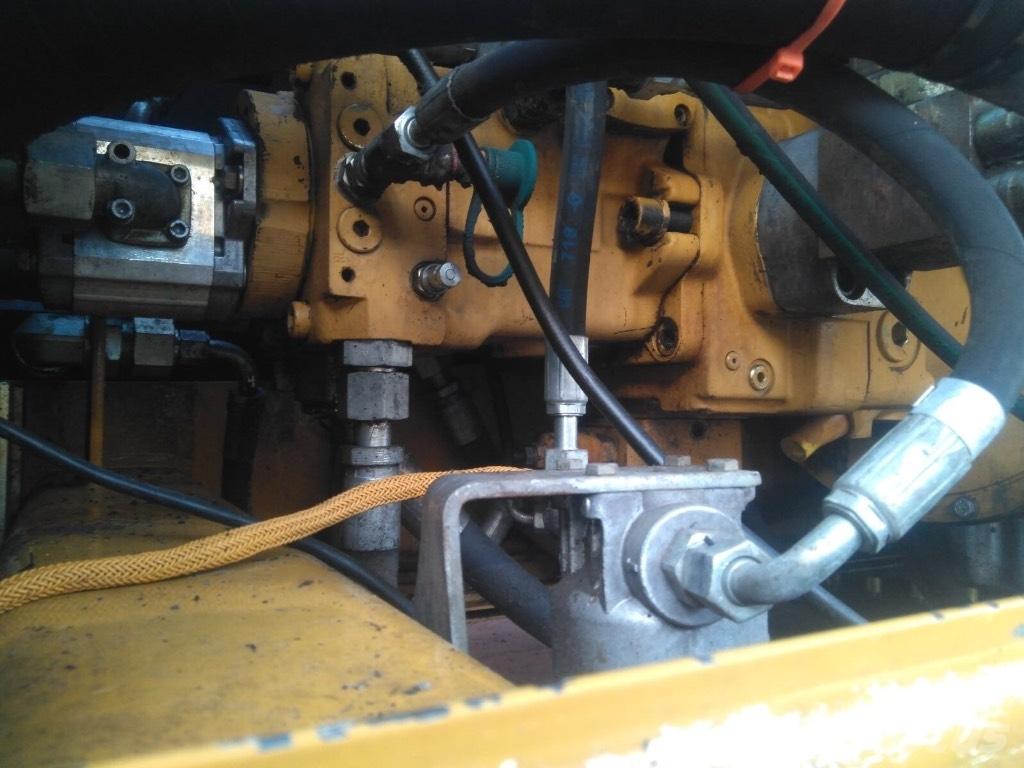 CAT M 322D MH 工业挖掘机