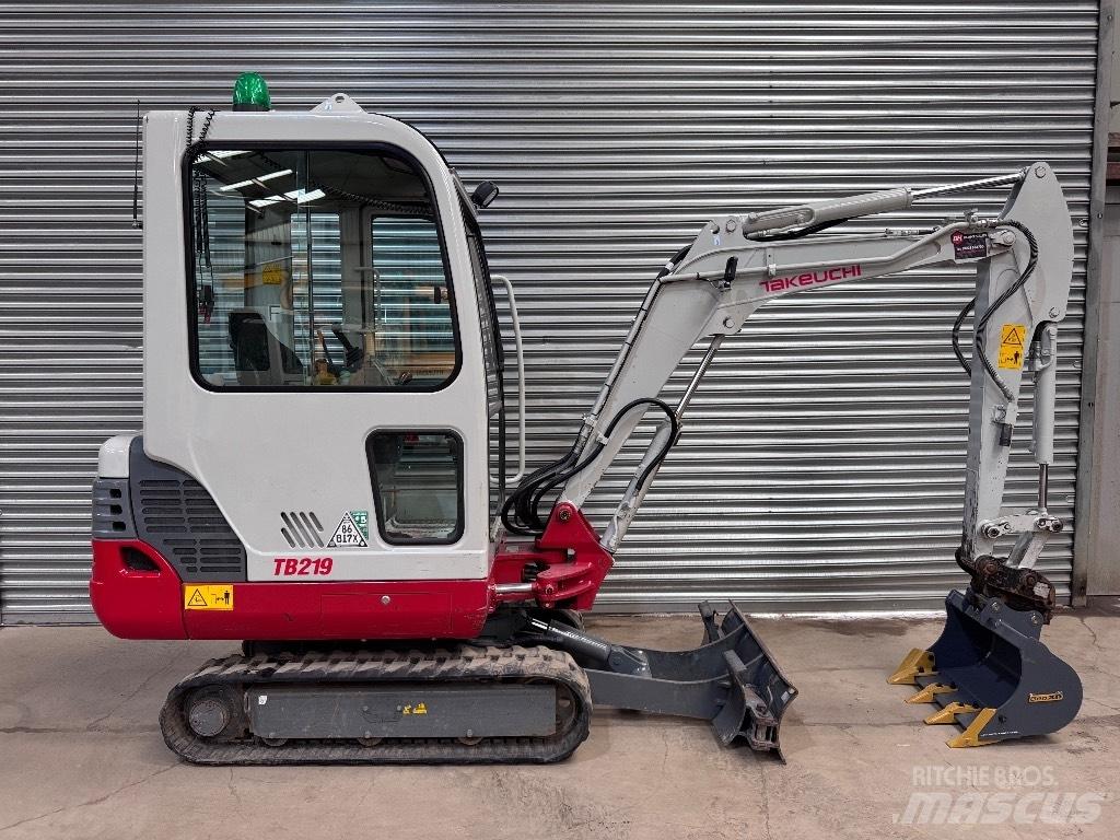 Takeuchi TB 219 小型挖掘机
