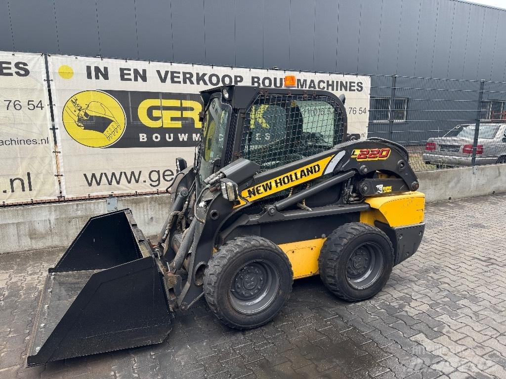 New Holland L220 滑移装载机