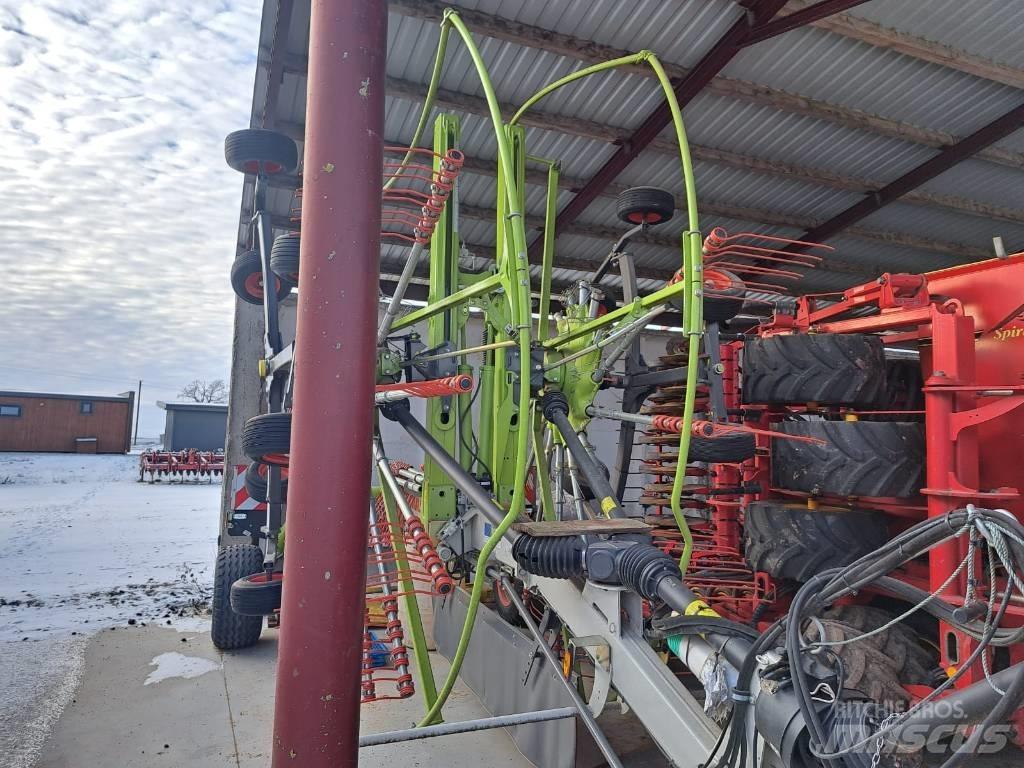 CLAAS Liner 2900 犁耙和摊草机