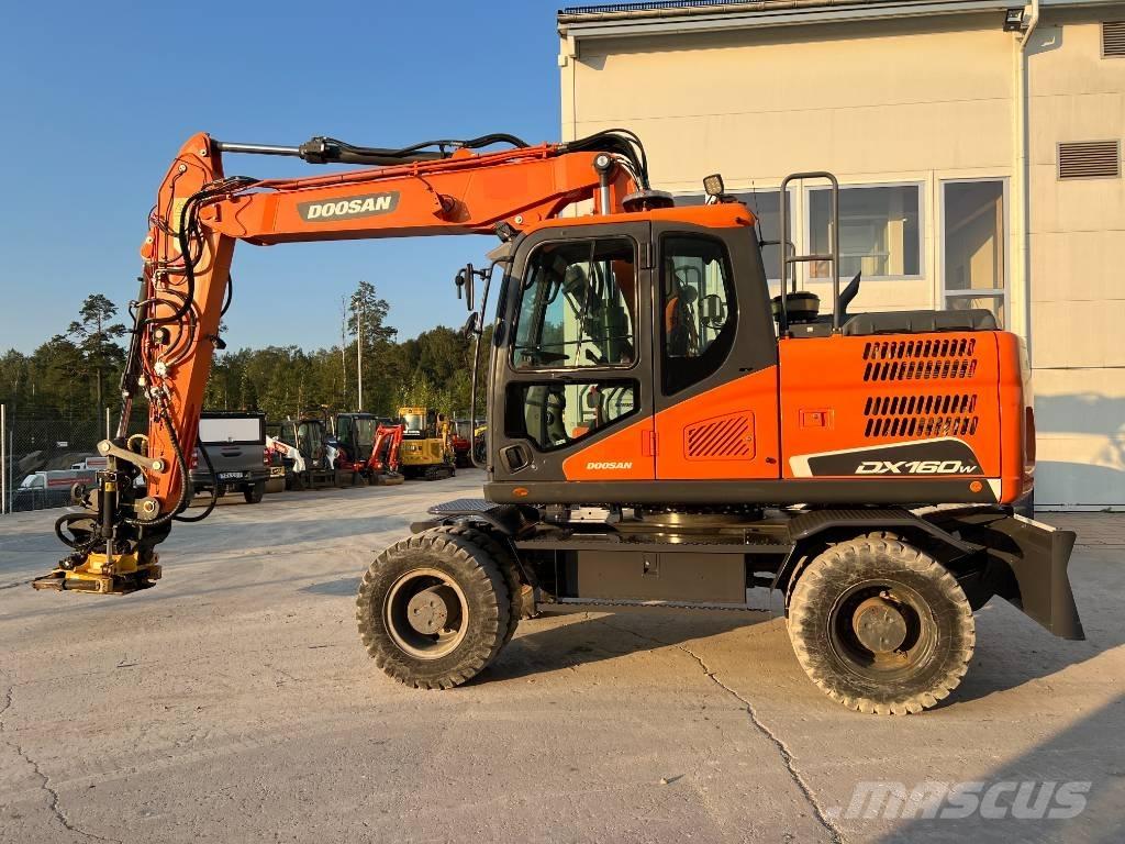 Doosan DX160W-5 轮式挖掘机