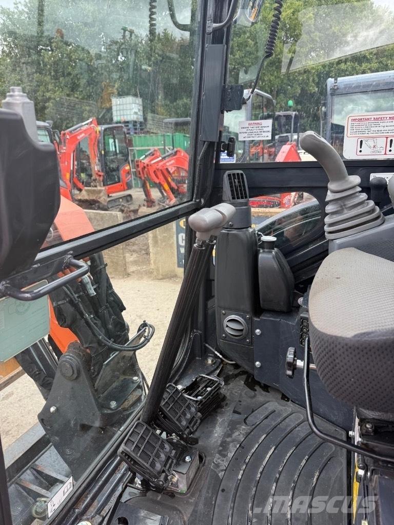 Hitachi ZX 26 U-6 CR 小型挖掘机
