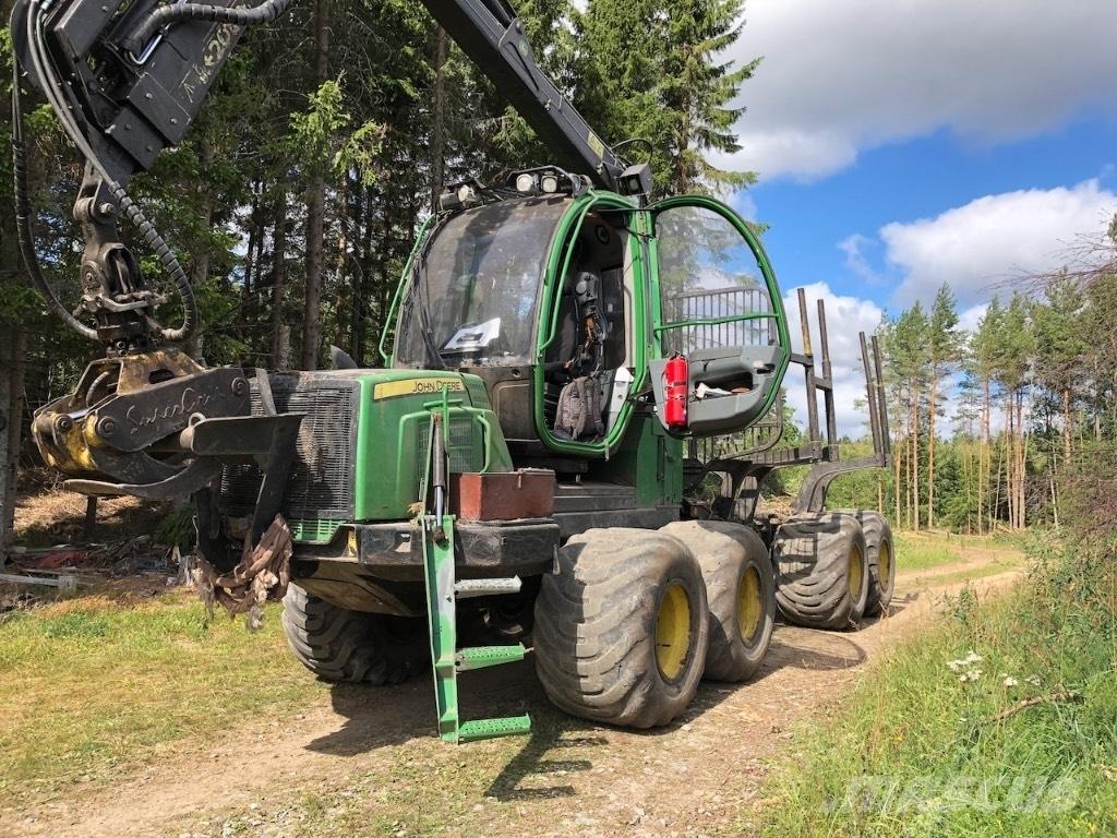 John Deere 810 E 集运机