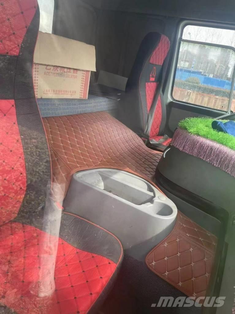 Howo 371 8x4 自卸式货车