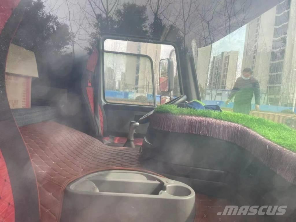 Howo 371 8x4 自卸式货车