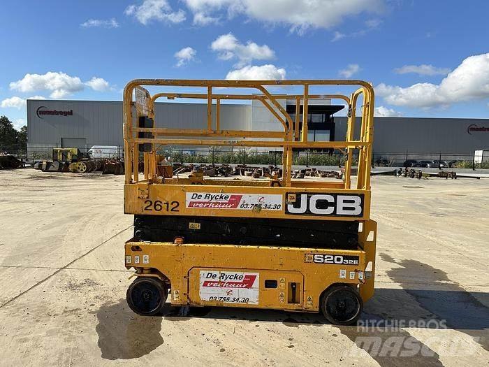 JCB S2032E 剪叉式升降机