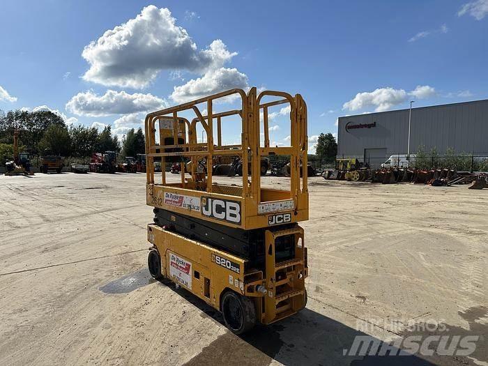 JCB S2032E 剪叉式升降机