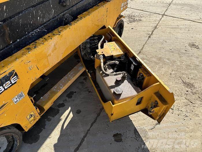 JCB S2032E 剪叉式升降机