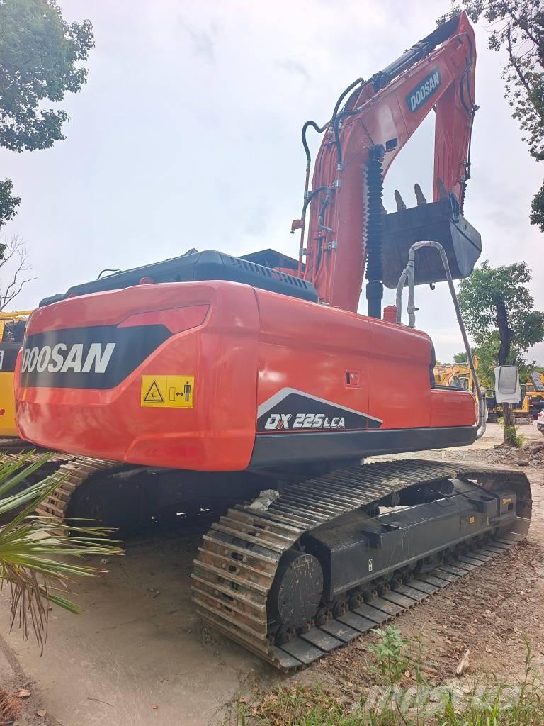 Doosan DX 225 LCA 履带挖掘机