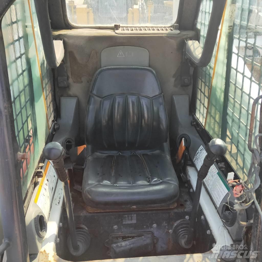Bobcat S300 滑移装载机