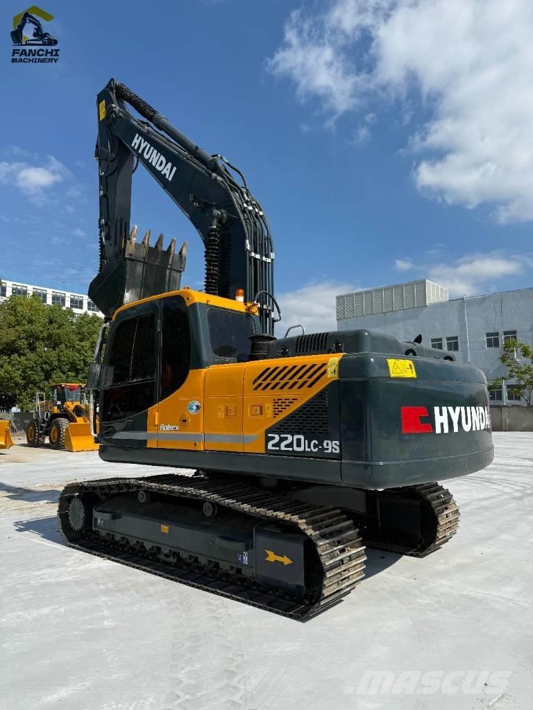Hyundai 220 中型挖掘机