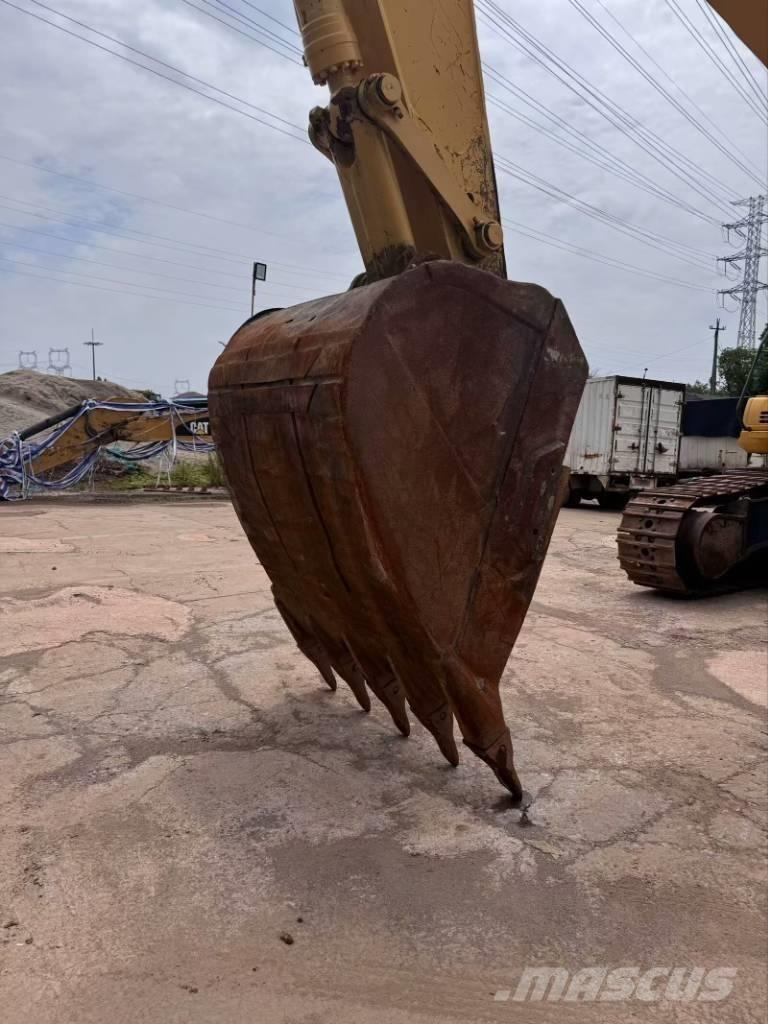 Komatsu PC 400-8 水陆两栖挖掘机