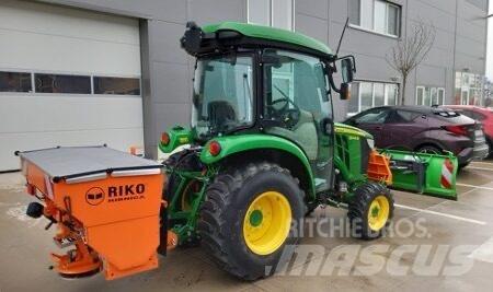 John Deere 3046 R 小型拖拉机