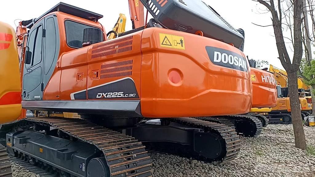 Doosan DX 225 LC 履带挖掘机