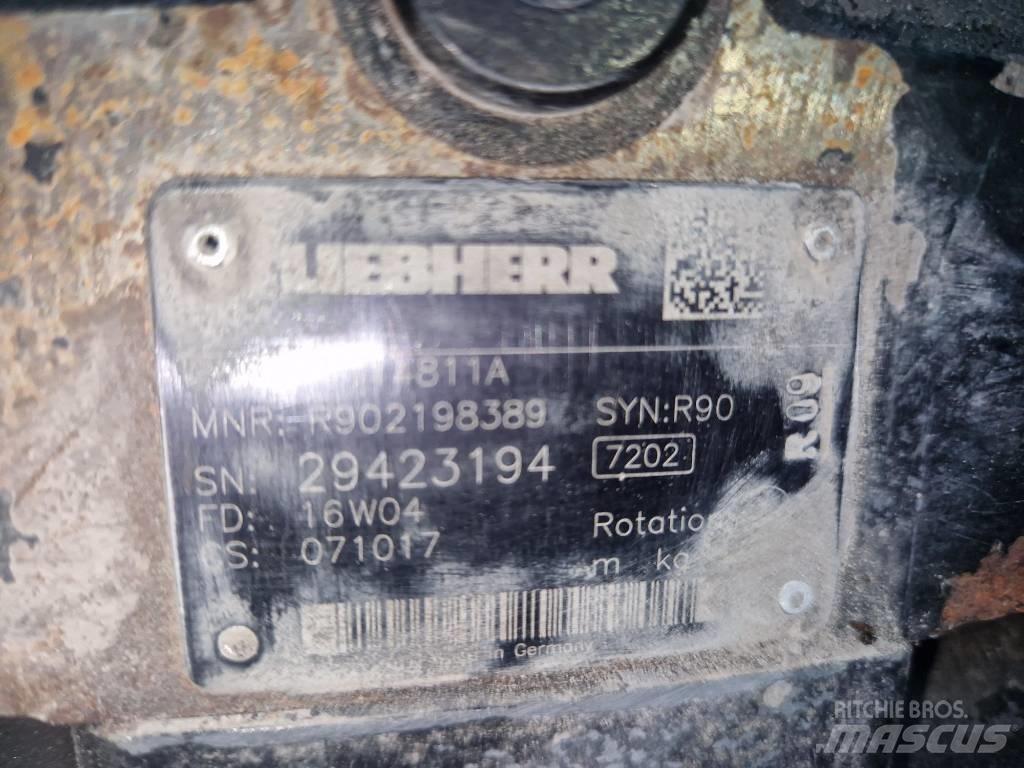 Liebherr L 586 液压
