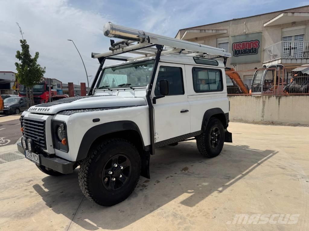 Land Rover Defender 汽车