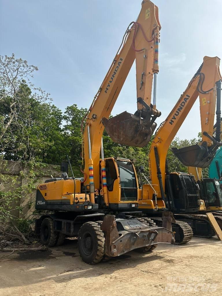 Hyundai R210W-9 轮式挖掘机