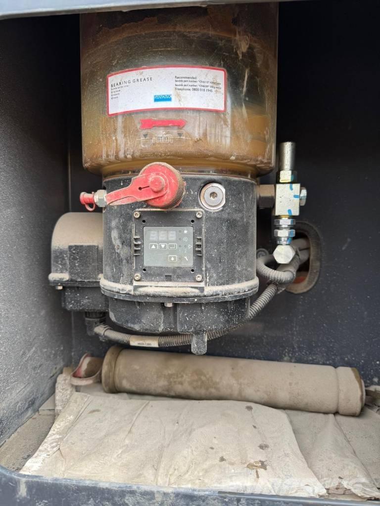 Sandvik QJ 241 移动式破碎机