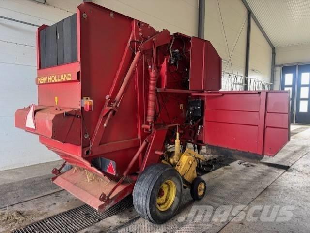 New Holland 654 圆捆打捆机