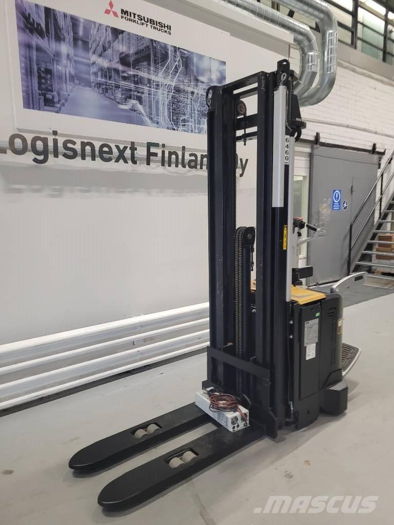 CAT NSV 16N 行走式堆垛机