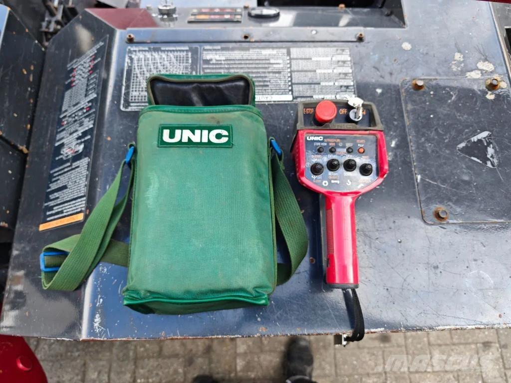 Unic URW 506 CDE 履带起重机