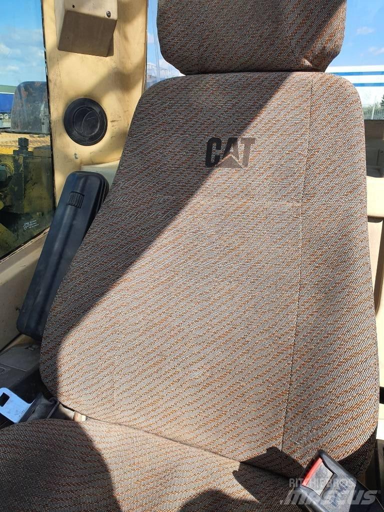 CAT 330 BL UHD 组装挖掘机