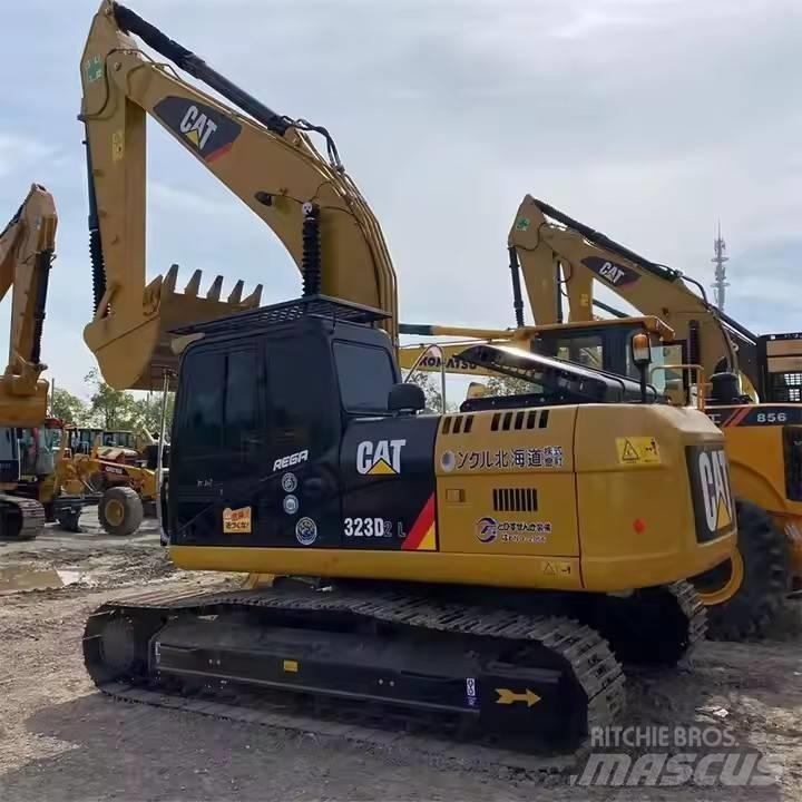 CAT 323 D2L 履带挖掘机