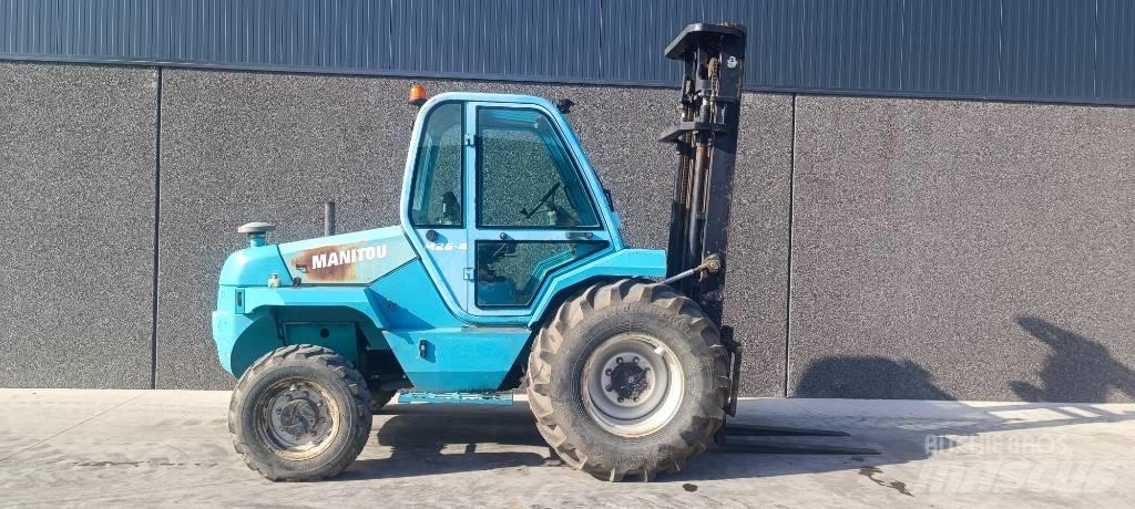 Manitou M 26.4 越野叉车|叉装车