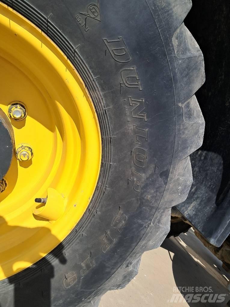 Komatsu WA100M-8 轮式装载机