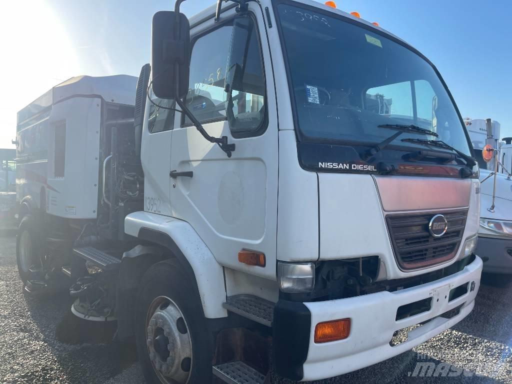 UD 3300 道路清扫车