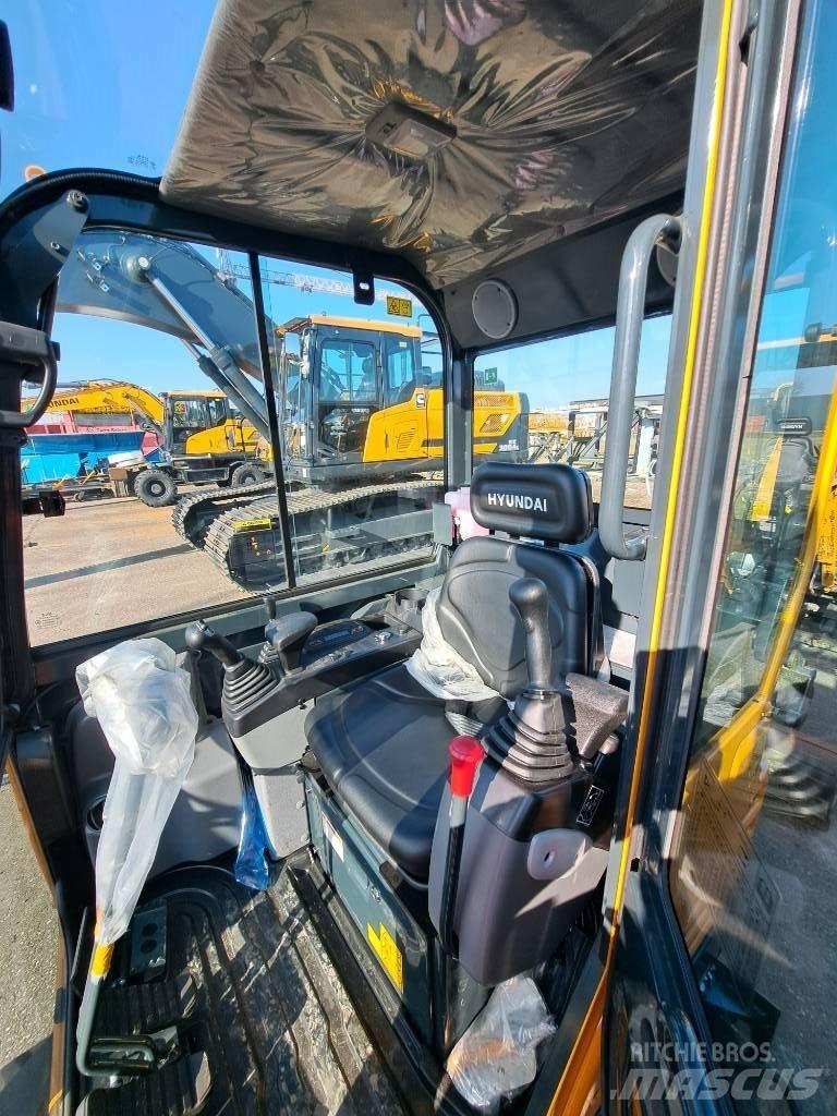 Hyundai R18-9AK 小型挖掘机