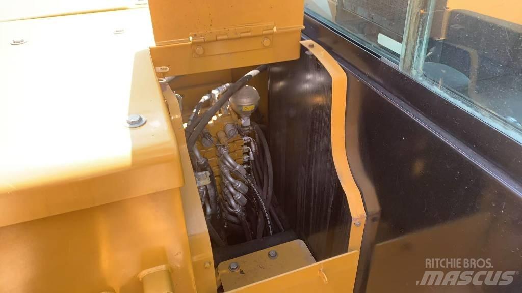 CAT 306E2 履带挖掘机