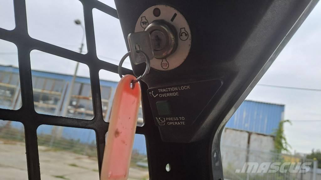 Bobcat s 70 滑移装载机