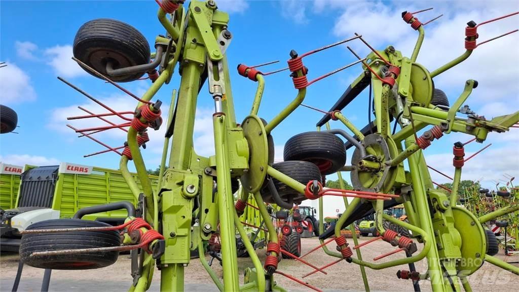 CLAAS Volto 900 犁耙和摊草机