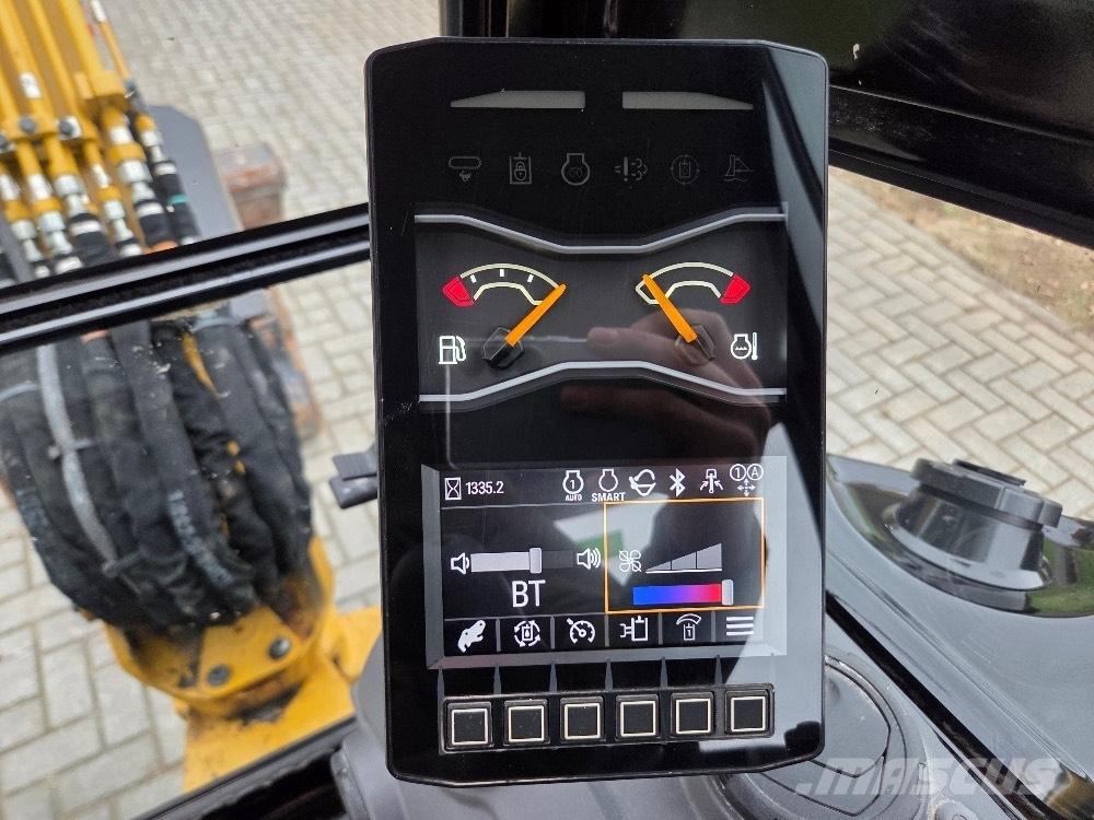 CAT 302.7CR 小型挖掘机