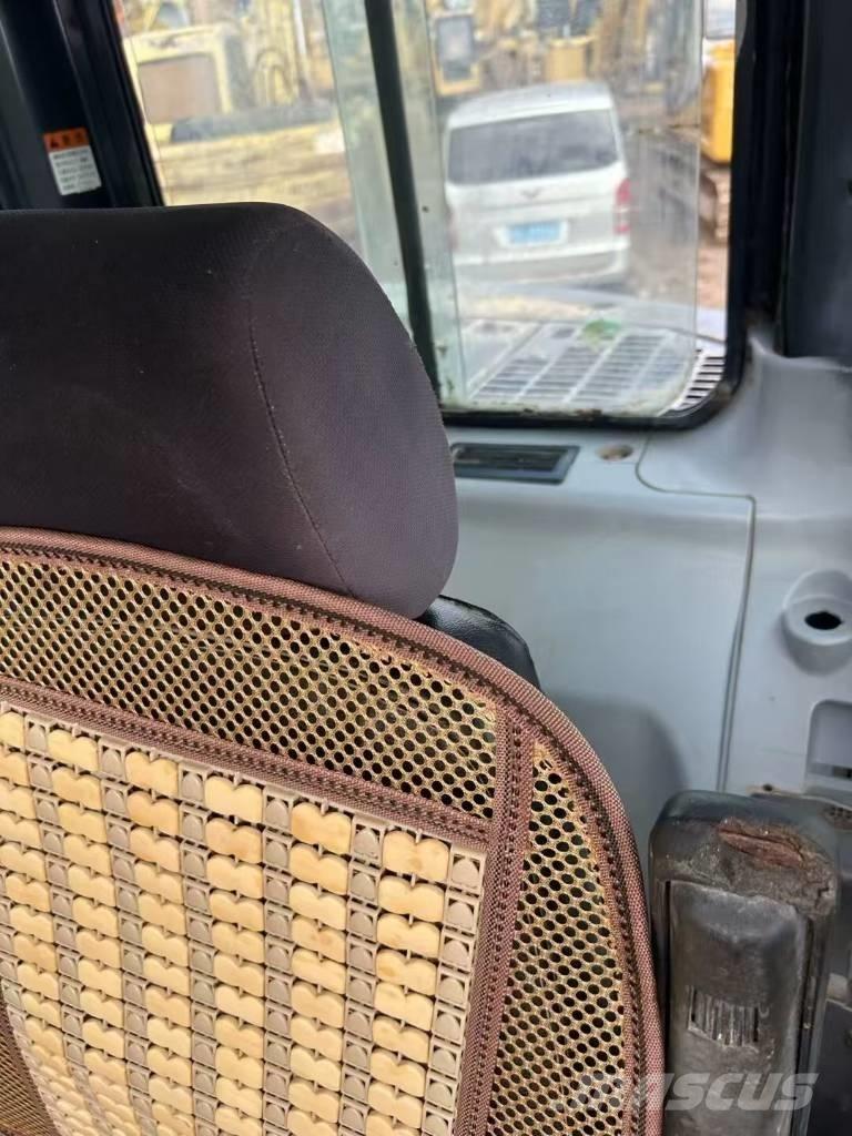 Komatsu PC 128 US 履带挖掘机