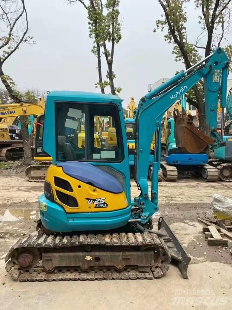 Kubota U 25 小型挖掘机
