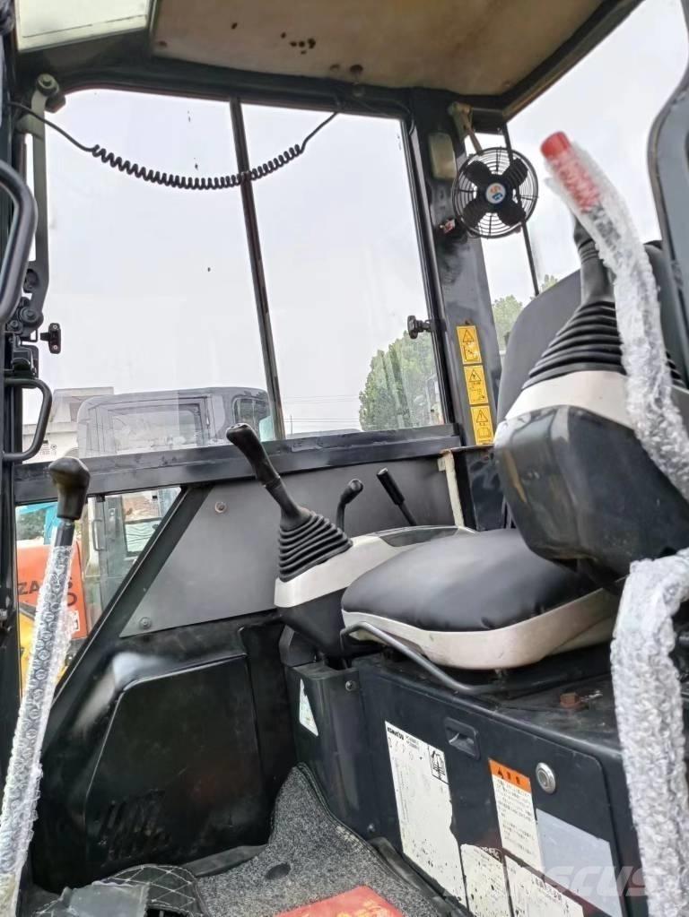 Komatsu PC 30 小型挖掘机