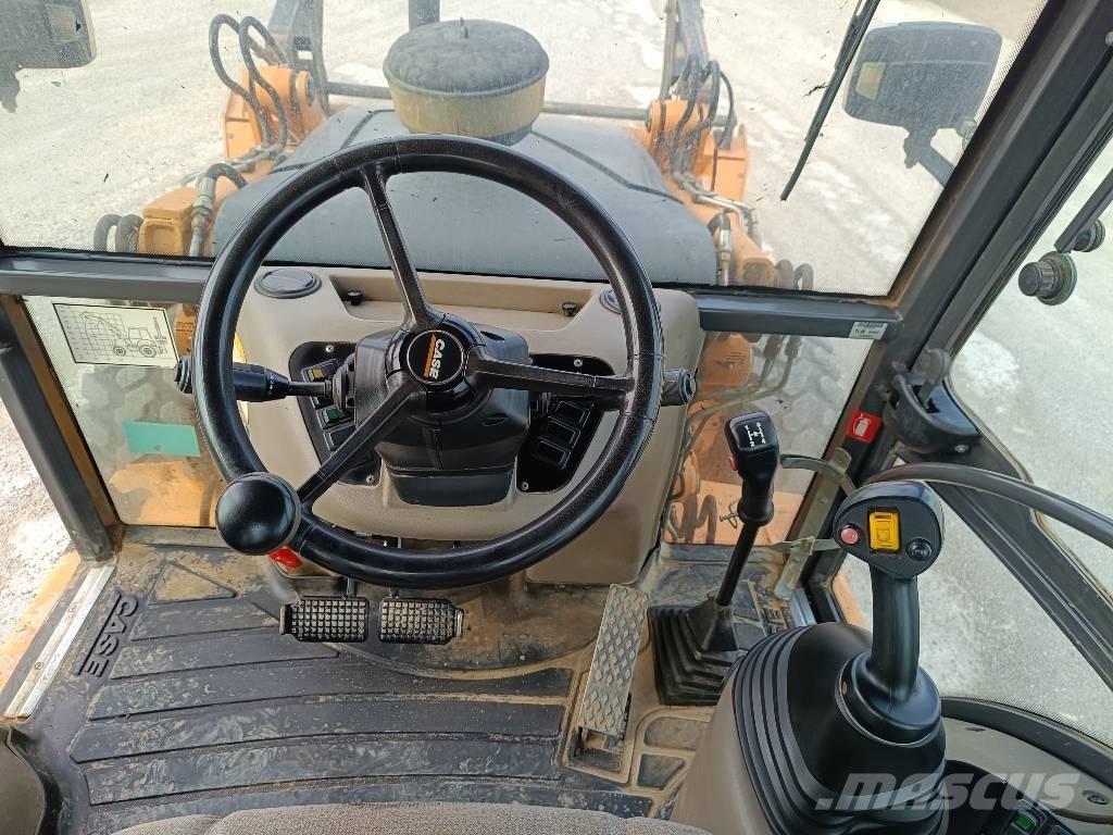 CASE 580 ST 反铲装载机