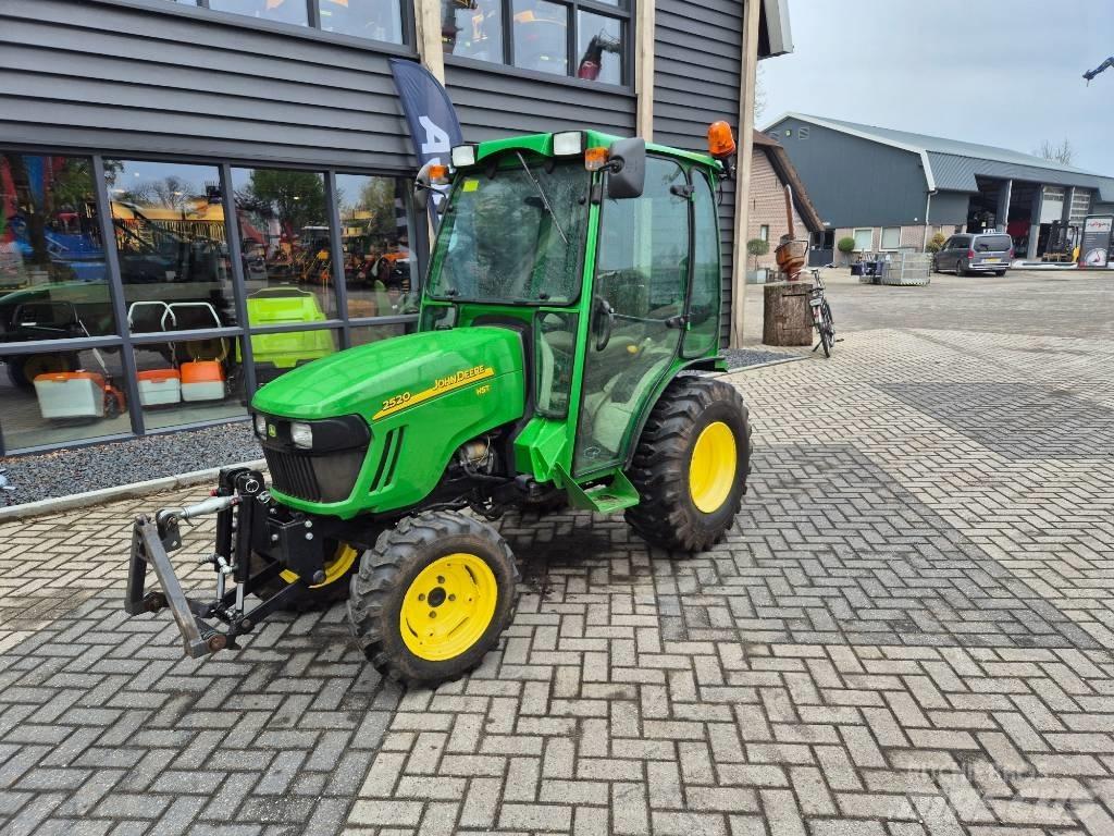 John Deere 2520 小型拖拉机