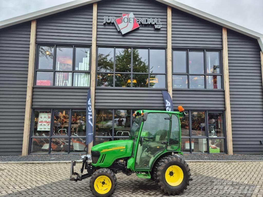 John Deere 2520 小型拖拉机