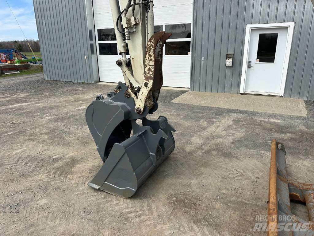 Takeuchi TB 260 小型挖掘机