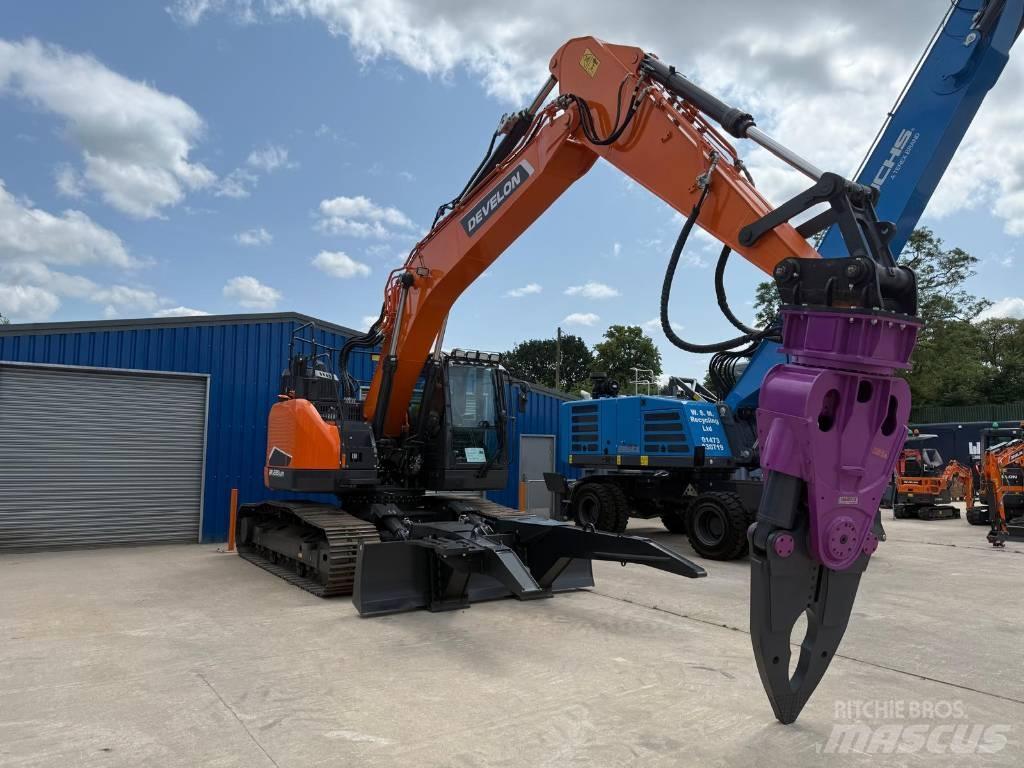 Develon DX 235 LCR-7 履带挖掘机