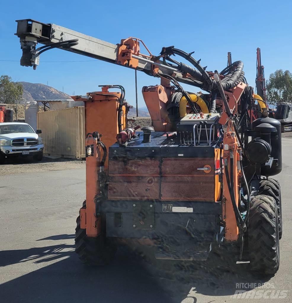 Sandvik DC 300 钻孔机