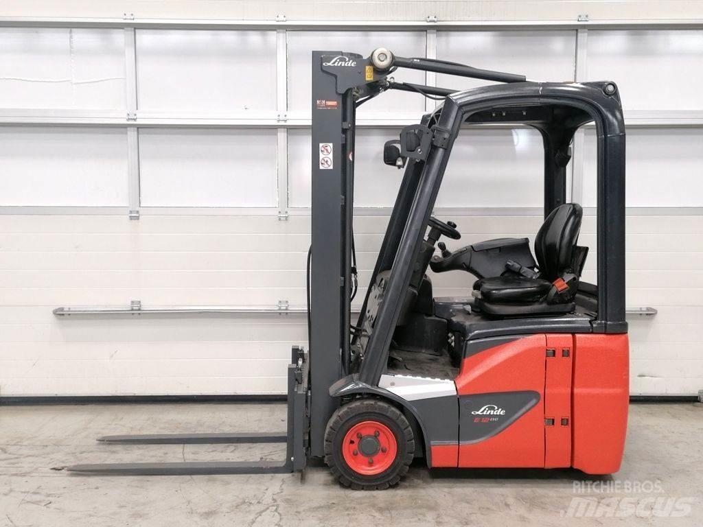 Linde E12-02 电动叉车