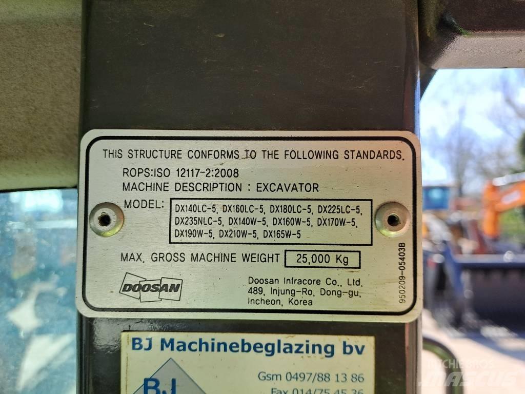 Doosan DX140W-5 轮式挖掘机