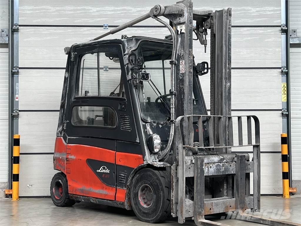 Linde E30L-01 电动叉车