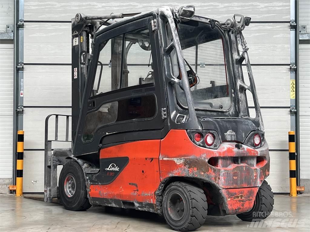 Linde E30L-01 电动叉车