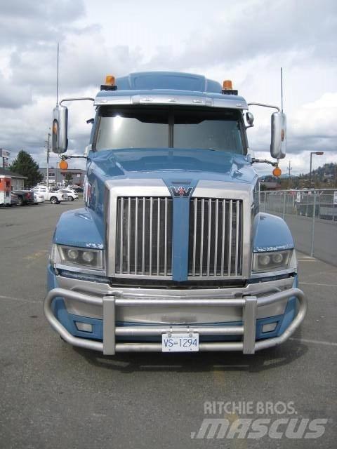 Western Star 5700 XE 牵引车