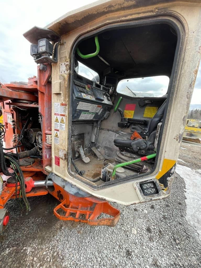 Sandvik LH 514 地下装载机